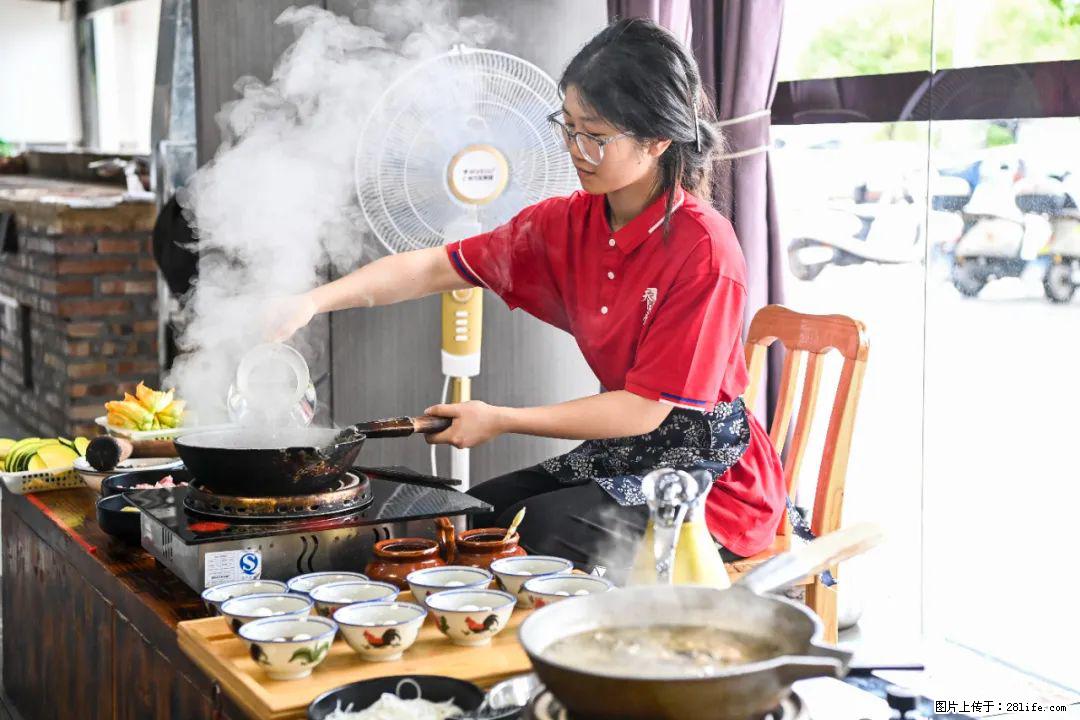 全网追的“扁担女孩”，找了一份暑假工，时薪12元 - 定州生活资讯 - 定州28生活网 dingzhou.28life.com